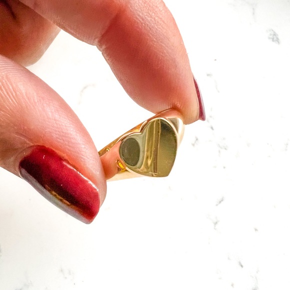 14k Solid Gold Heart Signet Ring - Picture 3 of 8